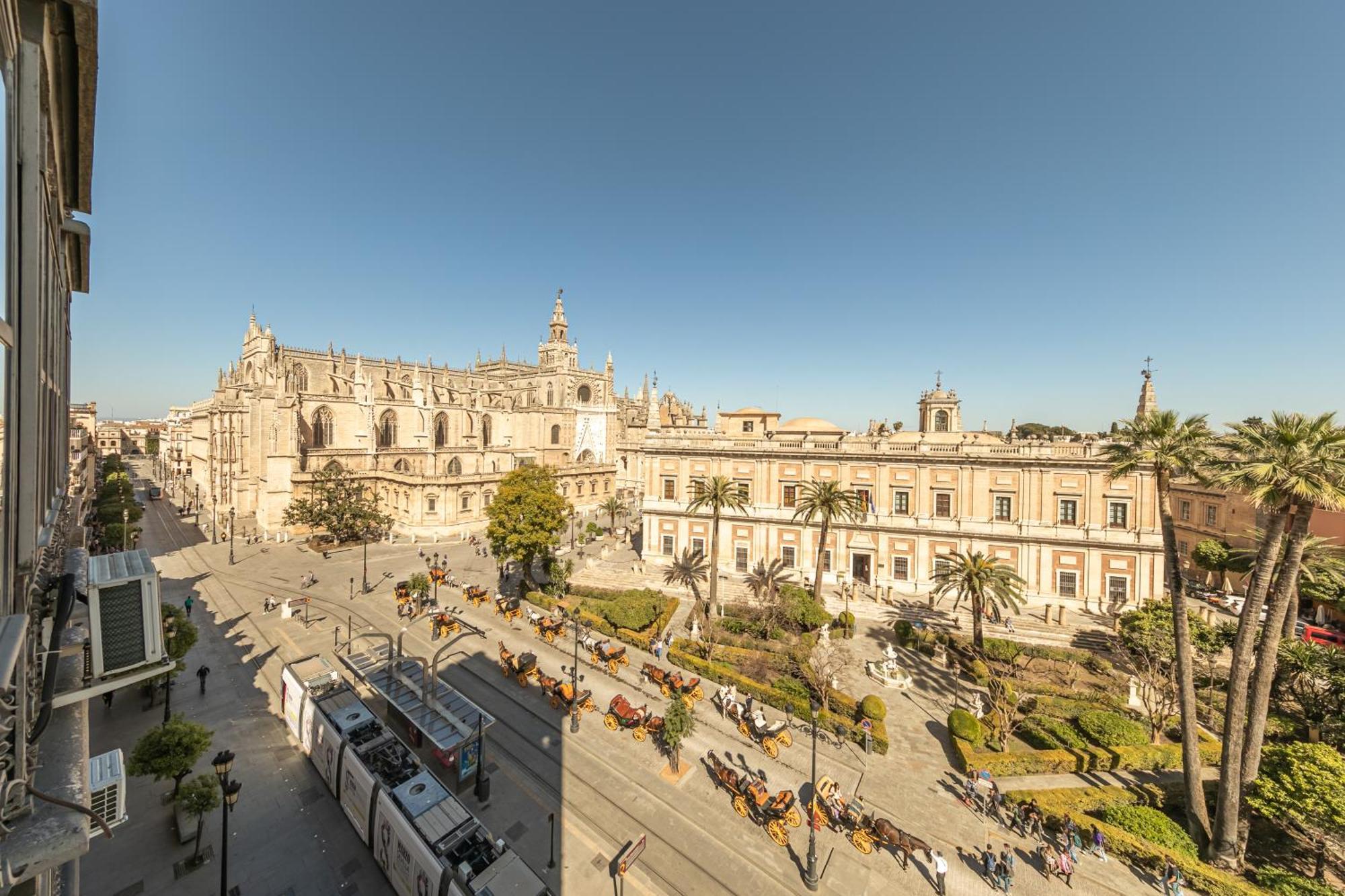 Isg Apartments Catedral Севилья Экстерьер фото